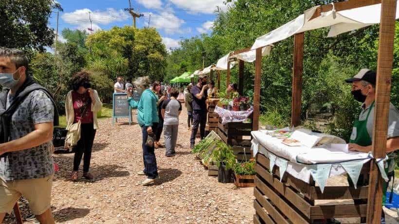 Nuevo horario de verano para el Mercado Sustentable en el Paseo Calelian