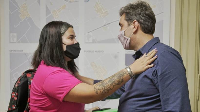 Autoridades municipales se reunieron con los padres de Ezra