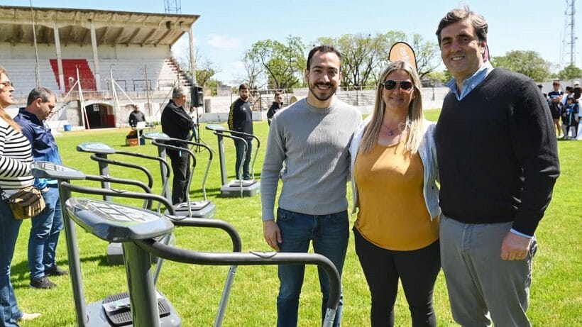 Entregaron equipamiento deportivo a clubes del distrito