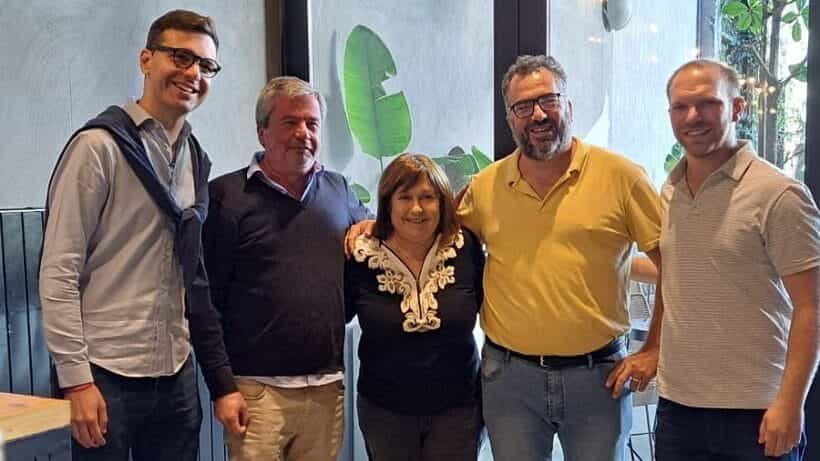 Graciela Ocaña se reunió con dirigentes de la ciudad