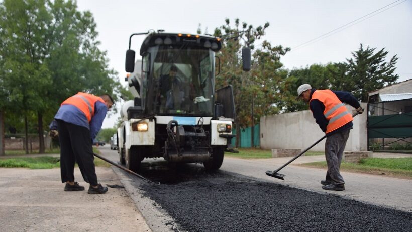 Continúa el Plan Integral de Bacheo en barrios y localidades