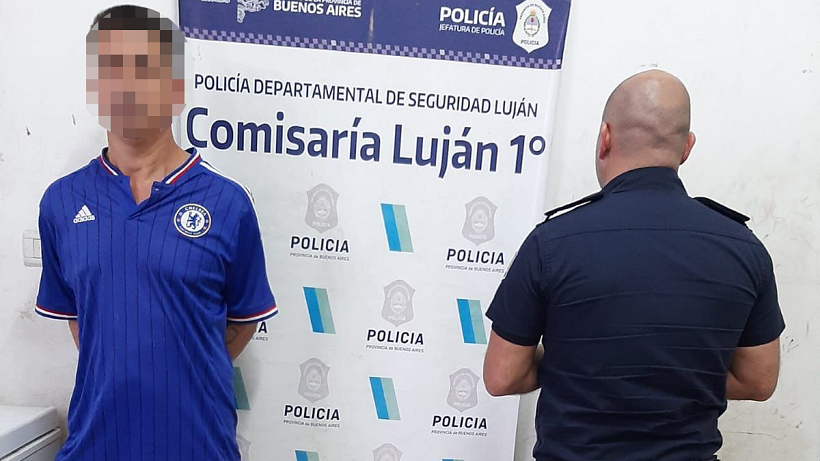 Era buscado por robo, chocó y fue detenido
